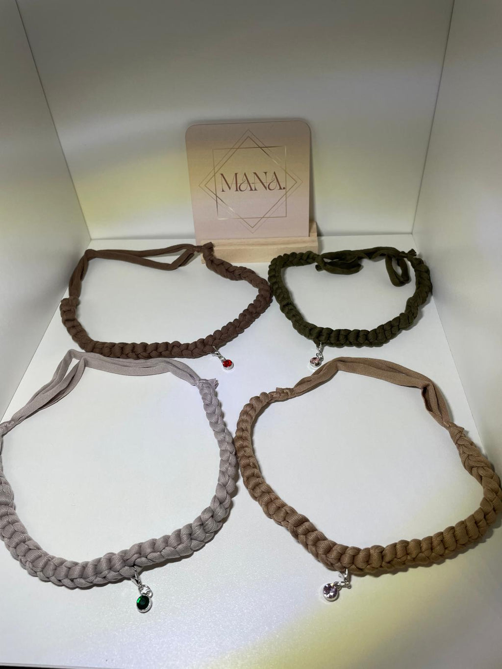 Girocollo Isabel in Lycra Intrecciata con Pietra Colorata